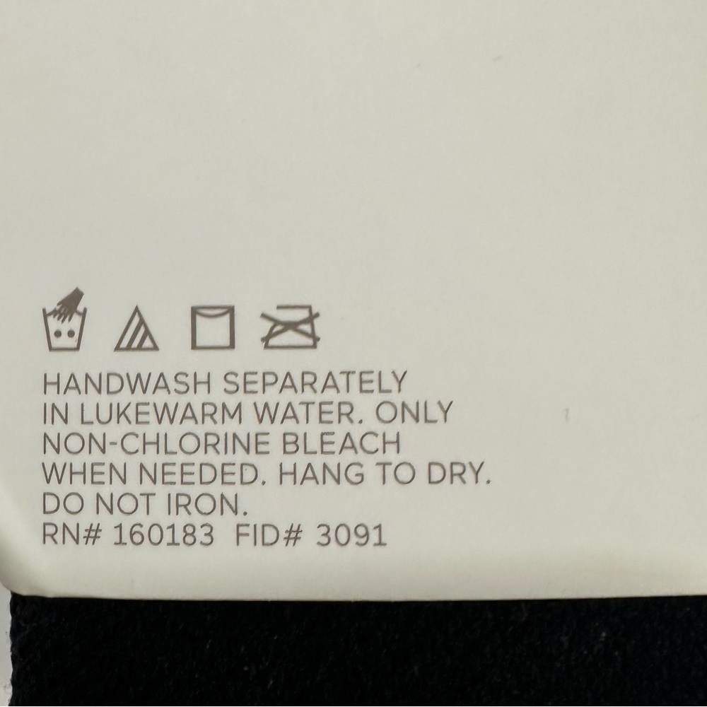 NWT Warner’s blissful benefits black seamless leggings size S/M - Picture 4 of 4